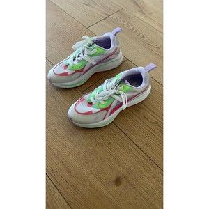Pumas 7.5 Womens Shoes